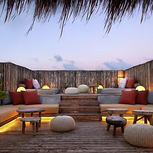 https://aluna.quintano-roohotels.com